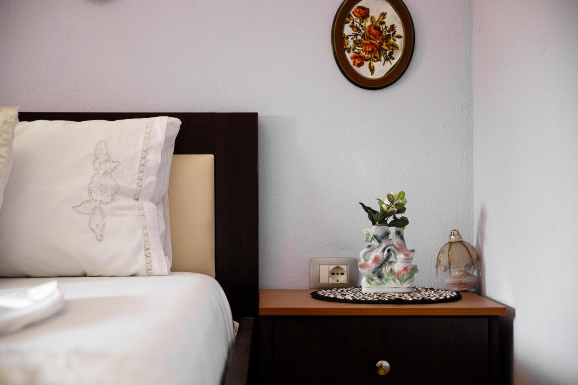 Leka GuestHouse Gjirokastër Extérieur photo