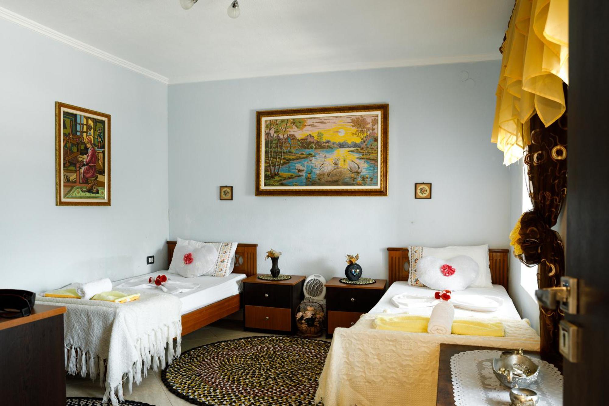 Leka GuestHouse Gjirokastër Extérieur photo