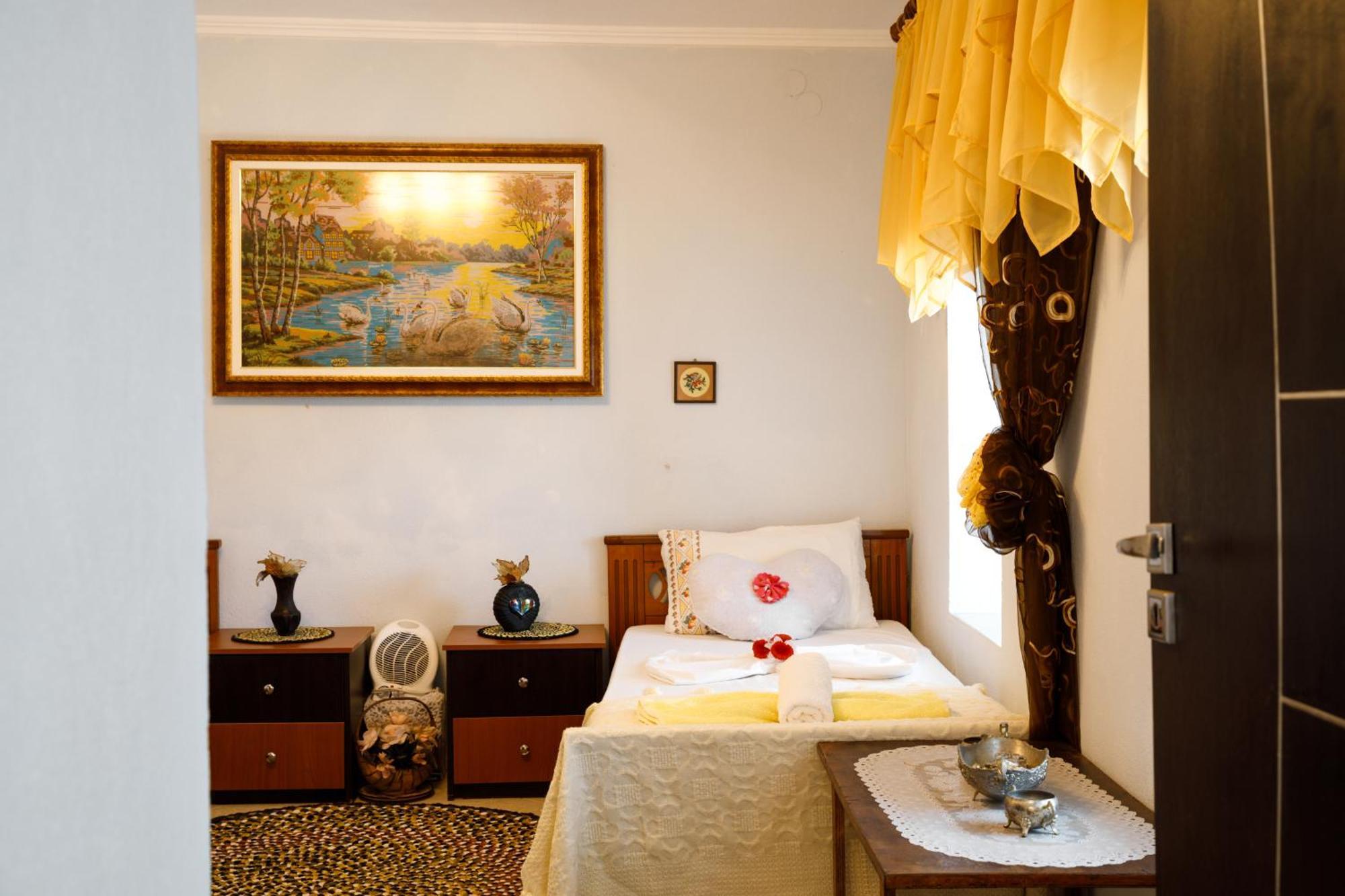 Leka GuestHouse Gjirokastër Extérieur photo
