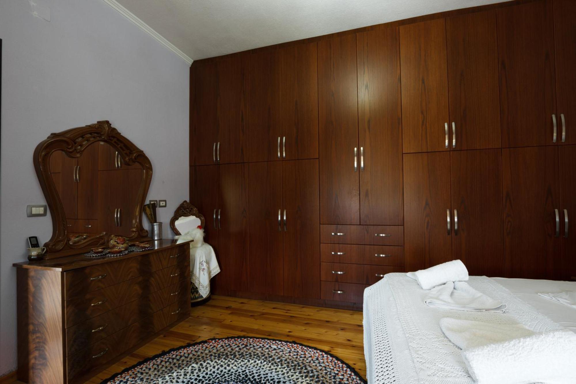 Leka GuestHouse Gjirokastër Extérieur photo
