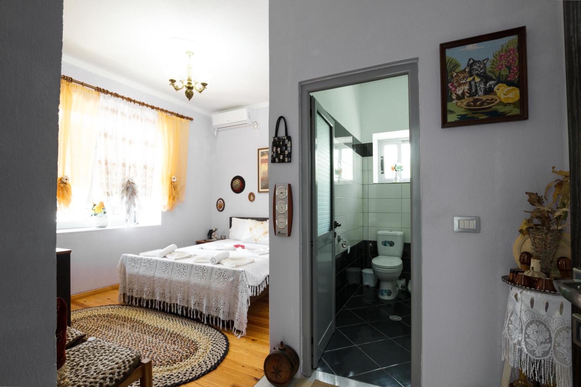 Leka GuestHouse Gjirokastër Extérieur photo