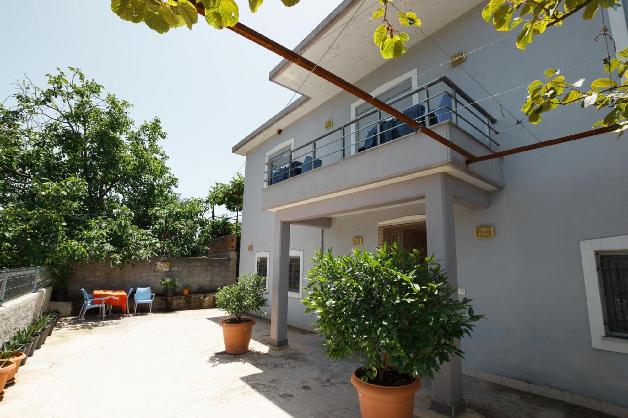 Leka GuestHouse Gjirokastër Extérieur photo